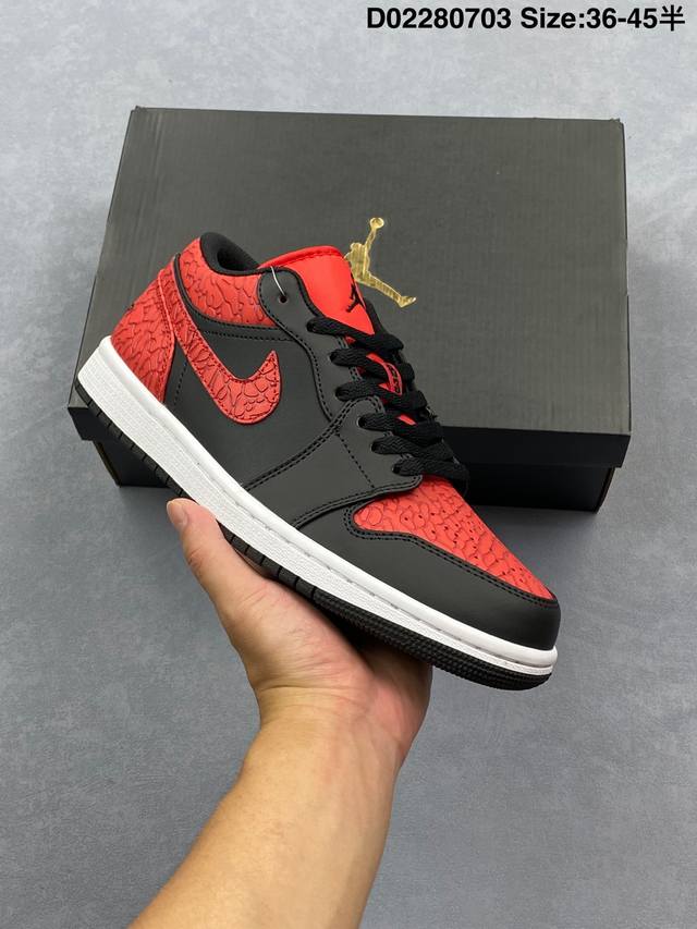 Nike Air Jordan 1 Low Aj1乔1低帮休闲板鞋 同步官方配色 原档冲孔鞋头 四线拉帮 鞋舌高弹海绵填充 官方货号:553558 113 Si