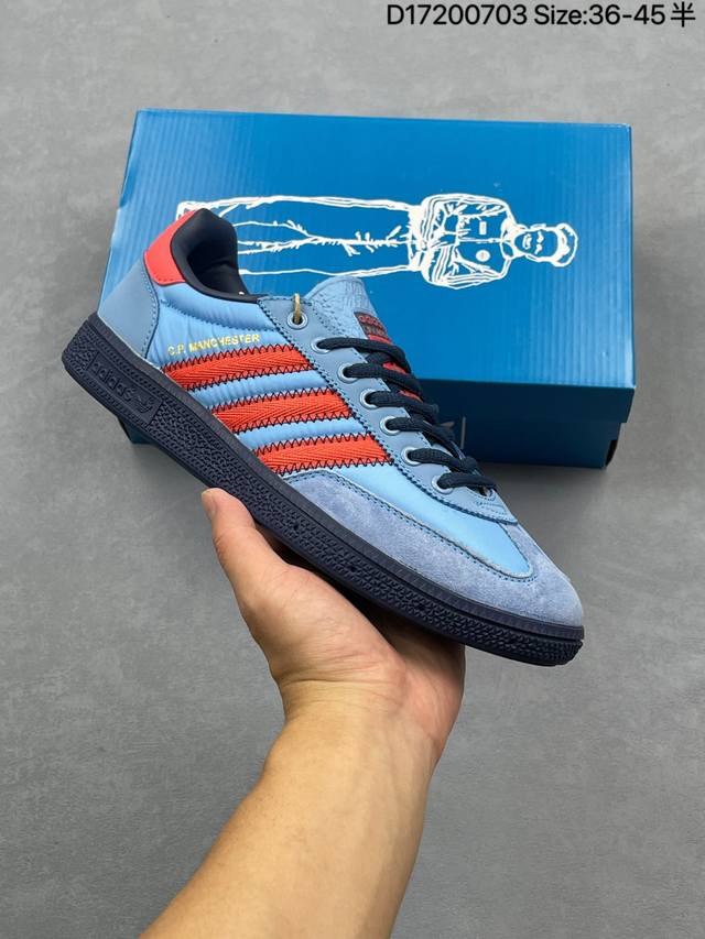 真标阿迪达斯 Adidas Handball Spezial 低帮三叶草学院风复古休闲板鞋 德训鞋 橡胶底柔软织物经典运动鞋板鞋。圆头、缝合拼接设计、正面绑带、