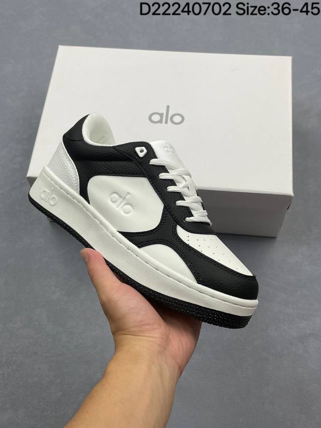 Alo Yoga Recovery Mode 百搭轻便 防滑减震低帮板鞋 男女同款 鞋底有一圈咖啡色点缀的橡胶底，鞋垫巨厚，起码增高3、4厘米，还附赠一副纯白鞋
