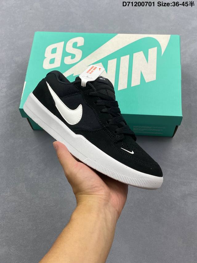 耐克Nike Sb Force 58低帮休闲板鞋 是一款将前沿创新带入街头的单品 它具有硫化杯底 具有出色的耐用性和灵活性 使用帆布和绒面革 在饰面上放置通风口