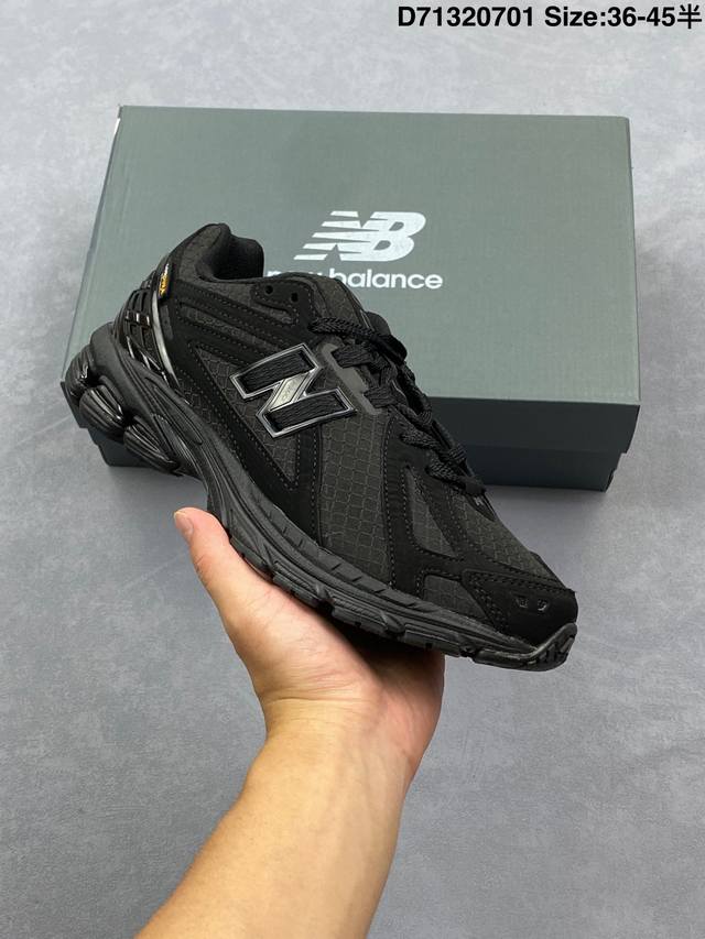 新百伦New Balance M1906系列 新百伦 复古单品宝藏老爹鞋款 复古元素叠加 质感超级棒 原楦版型材料细节做工精细 作为Nb最经典的档案鞋型之一 尺
