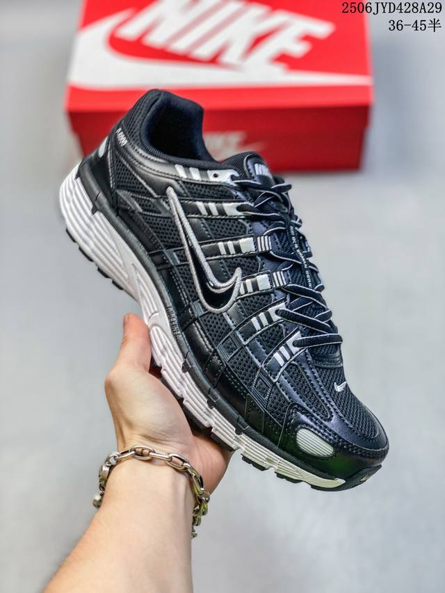 核心私 耐克 Nike P-6000 复古科技个性休闲运动老爹鞋 该鞋款鞋面采用纵横交错的覆面，重现 0 年代跑鞋风格，同时搭配缓震鞋垫，带来舒适的步履体验。