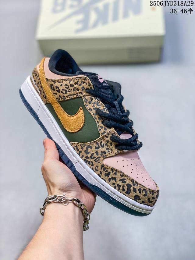 真标带半码 耐克Nike Sb Dunk Low Sb 系列扣篮系列复古低帮休闲运动滑板板鞋。采用脚感柔软舒适Zoomair气垫，有效吸 收滑板等极限运动在落地