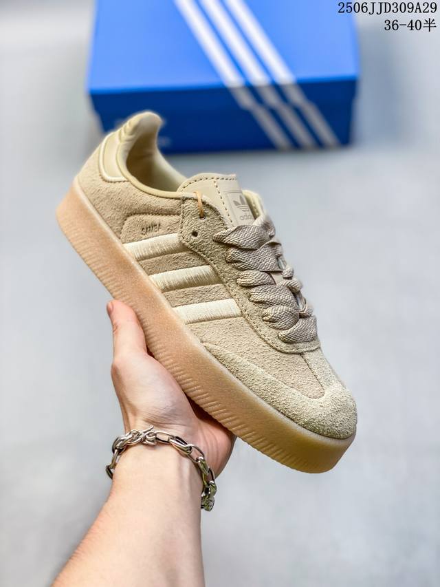Adidas Originals Sambae W 百搭单品 复古桑巴板鞋 这款桑巴鞋展示了高质量的工艺 带有装饰的超锁缝制和无缝的手感 柔软、柔软的皮革造型和