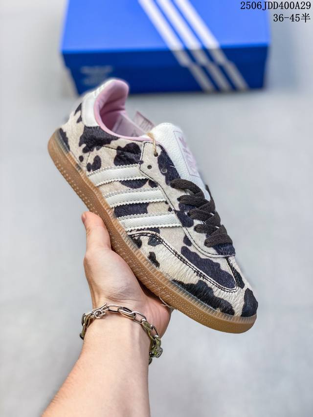 Adidas Originals Gazelle Indoor 三叶草休闲防滑耐磨低帮板鞋 鞋头出色设计 塑就出众贴合感 稳固的后跟贴合足部曲线设计 软弹舒适