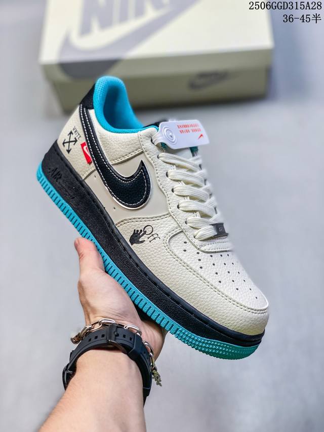 公司级耐克Nike Air Force 1“07空军一号低帮百搭休闲运动板鞋。柔软、弹性十足的缓震性能和出色的中底设计，横跨复古与现代的外型结合，造就出风靡全球