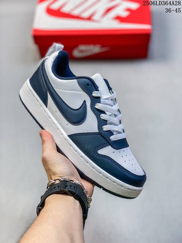 耐克 Nike 男女子运动鞋 Court Borough Low 小空军低帮板鞋。1.其皮革材质的鞋面结合网眼鞋舌，在出众外观与质感的同时提供稳固支撑，并且提升