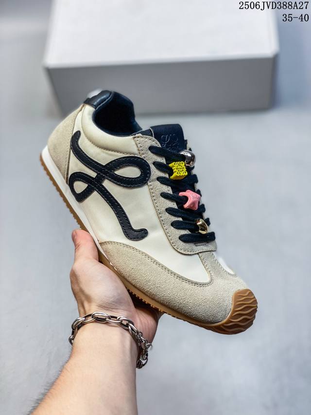 罗意威 Loewe Ballet Runner 25Ss春季新款爆款芭蕾舞鞋 系列阿甘复古风德训薄底百搭休闲运动鞋 右脚鞋舌镶嵌Nfc芯片装置 扫描秒进官网 不