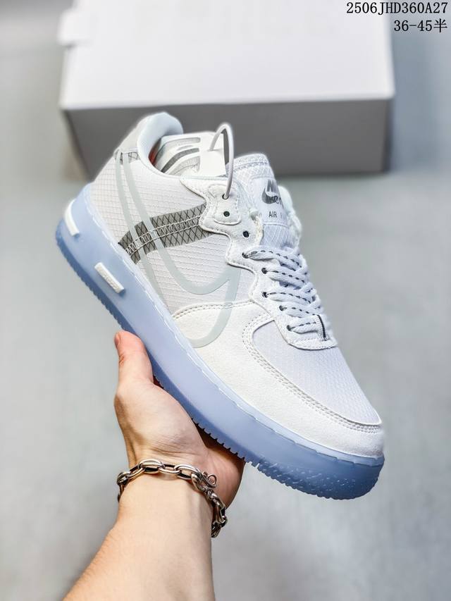 真标带半码 耐克Nike Air Force 7 Lv8空军一号低帮百搭休闲运动板鞋。柔软、弹性十足的缓震性能和出色的中底设计，横跨复古与现代的外型结合，造就出