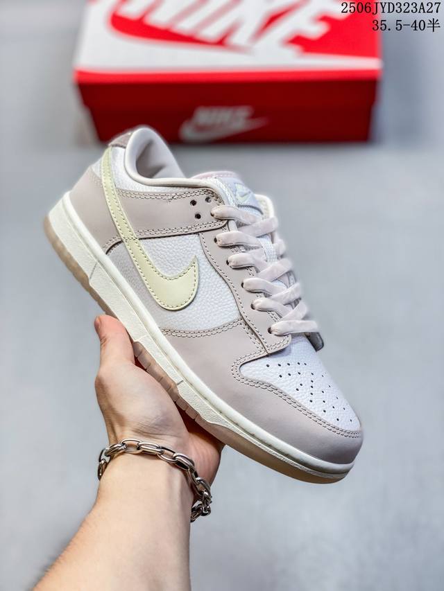 耐克Nike Dunk Low 板鞋Sb系列经典百搭休闲运动板鞋加厚鞋舌的填充，使舒适性大大提升，同时也更方便穿脱中底部分则加入了脚感柔软舒适Zoomair气垫