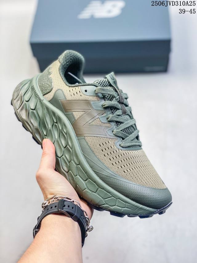 标New Balance Fresh Foam More Trail男子低帮跑步鞋Mmtmornbk这款鞋子的舒适度，穿上它就像踩在棉花上一样，无论是跑步♀还是