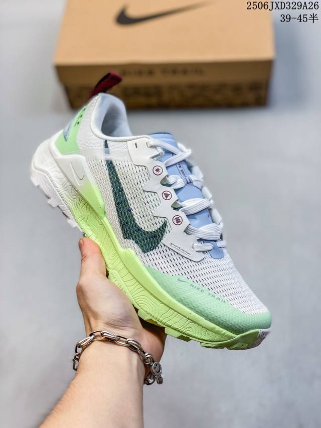 Nike Wildhorse 8 男子越野跑步鞋飞野马八代 缓震透气运动鞋穿上Nike Wildhorse 8 越野跑步鞋由步道起点往山顶前进沿途征服蜿蜒小径起