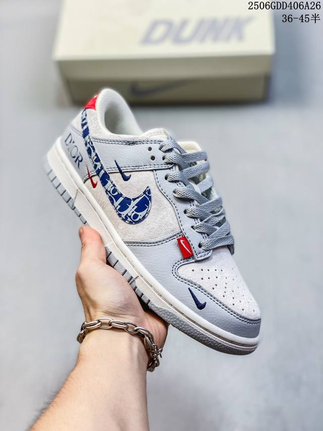 海外爆款限量发售！公司级 Nike Sb Dunk Low“迪奥联名 暗纹蓝勾” 周年高端定制 低帮休闲板鞋 定制鞋盒 大厂纯原品质出货 超高清洁度 皮料切割干