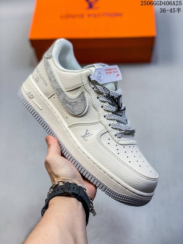 海外限量发售！公司级Nike Air Force 1 '07 Low “Lv联名 米灰牛仔勾”空军一号 低帮 运动鞋 休闲鞋 折边针车 工艺难度大 原楦头原纸板