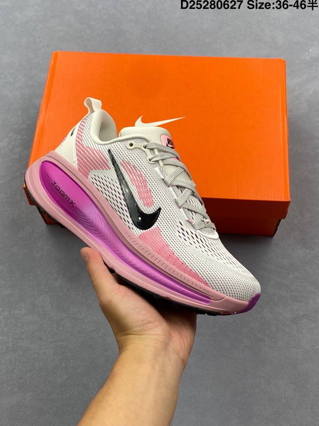 公司级Nike Vomero 18 耐克 舒适减震防滑 低帮跑步鞋 全掌Reactx泡绵中底 前掌和后跟还配备了Air Zoom气垫单元 据说跑起来更快更舒适哦