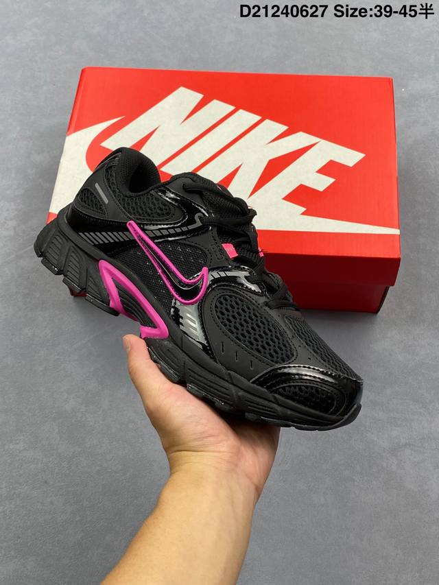 Nk V5 Rnr系列 千禧年复古Y3K风格舒适百搭跑步鞋融合了复古与现代设计元素，轻量化设计，鞋面采用透气网眼材料，搭配轻质泡沫中底，缓震舒适，适合日常通勤或