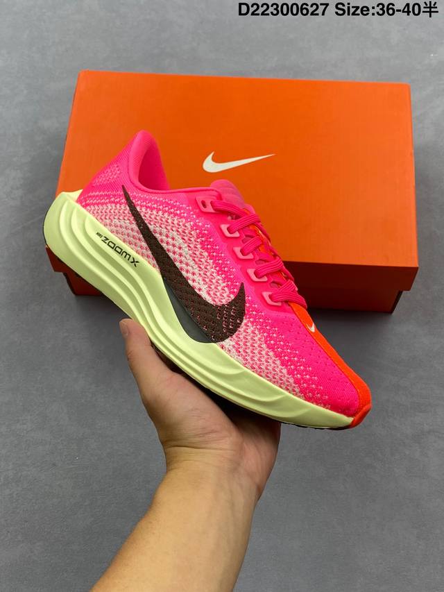 耐克 Nike Reactx Pegasus Plus Next Nature 超级飞马跑步鞋 厚底增高运动老爹鞋。登月兼顾迅疾外观和稳固脚感，后跟覆面和中足动