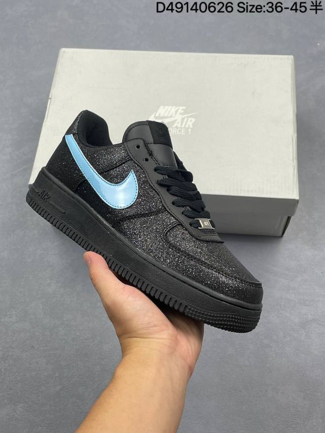 耐克Nike Air Force 7空军一号低帮百搭休闲运动板鞋。柔软、弹性十足的缓震性能和出色的中底设计，横跨复古与现代的外型结合，造就出风靡全球三十多年的F