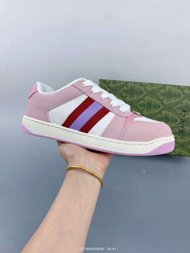古驰男女鞋 Gucci Screener系列做旧脏脏鞋 空胶无胶工艺 闪钻鞋面时尚厚底增高复古板鞋潮运动鞋，复古学院风款式与融入怀旧运动服风格的面料风靡数十年，