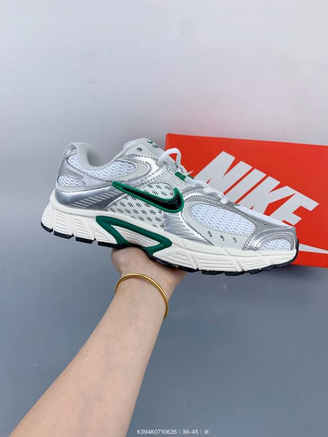 真标耐克 Nike V5 Rnr 舒适百搭防滑耐磨 低帮休闲鞋 鞋面是大网孔设计 透气性超强 夏天穿完全不会闷脚 特别适合现在这种天气 中底是泡棉材质 脚感特别