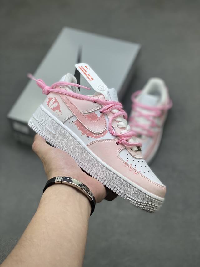 Air Force 1 Low 手绘涂鸦 原楦头原纸板 打造纯正空军版型 #专注外贸渠道 全掌内置蜂窝气垫 #原盒配件 原厂中底钢印、拉帮完美 货号：Dd895
