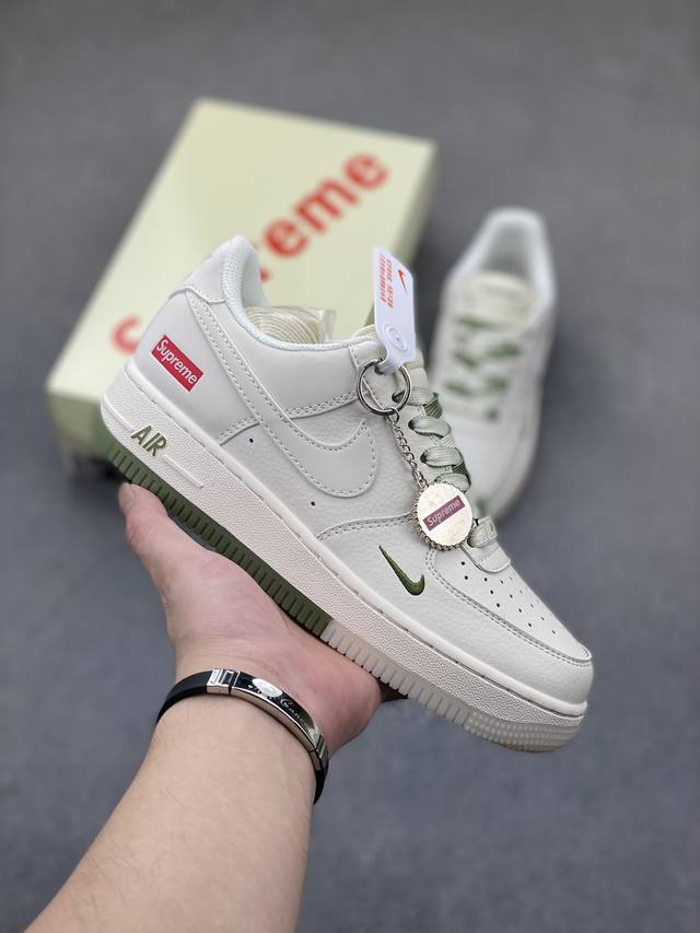 工厂P套现 福利特价 原本地260版本 海外限量发售！公司级Nike Air Force 1 '07 Low “Supreme联名--米青”空军一号 低帮 运动
