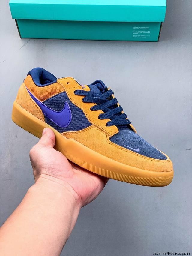耐克Nike Sb Force 58是一款将前沿创新带入街头的单品，它具有硫化杯底，具有出色的耐用性和灵活性。使用帆布和绒面革，在饰面上放置通风口，它自始至终都