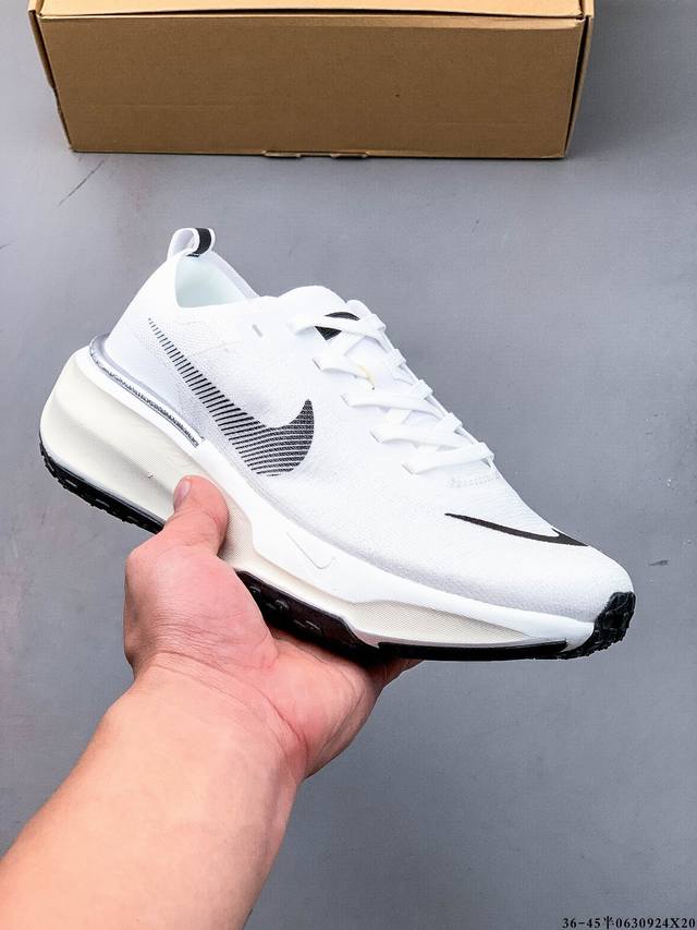 Nike Zoomx Invincible Run Fk 3机能风格 跑步鞋搭载柔软泡绵，在运动中为你塑就缓震脚感。设计灵感源自日常跑步者，提供稳固支撑力和非凡
