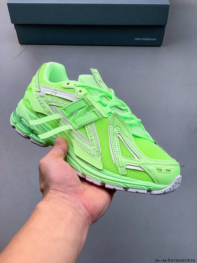 New Balance M1906Ri Nb宝藏老爹鞋款，复古元素叠加，质感超级棒，楦版型材料细节做工精细，货如实拍图 作为Nb最经典的档案鞋型之一，与 2一样