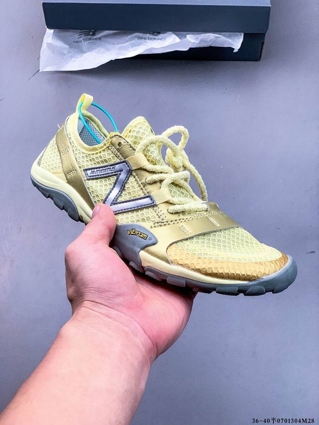 Issey Miyake X New Balance Mt10Ov1三宅一生联名透气越野跑步鞋 此番联名鞋款的灵感源自感官身体和赤足运动的概念，New Bala