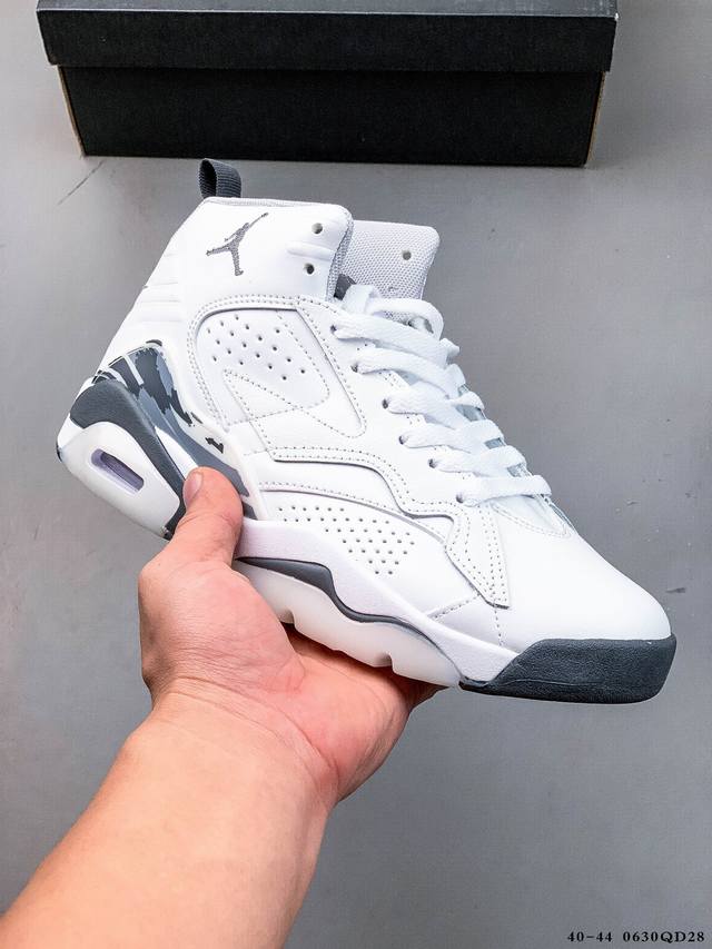 Jordan Mvp “Playoff”全新缓震篮球鞋！该鞋款从Air Jordan 6、7和8中汲取元素，所有这些都是由传奇人物廷克 哈特菲尔德设计的，并庆祝