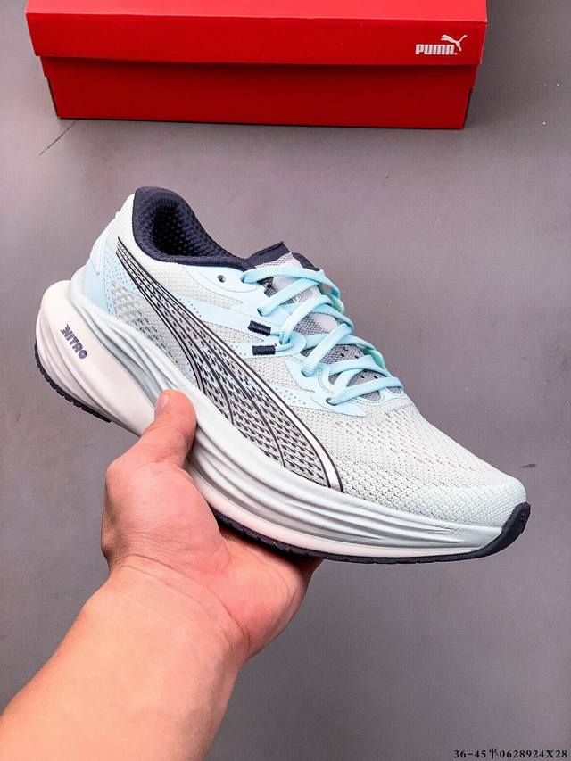 Puma彪马Deviate Nitro 3 碳板竞训跑鞋！ Deviate Nitro出到了第三代，虽然是一双碳板跑鞋，但是可以把它当做一双万金油跑鞋，适合慢跑