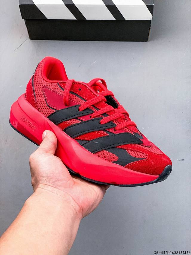 Adidas Lightblaze 舒适防滑 新款阿迪达斯低帮跑步鞋 极致轻盈的Lightweight Upper设计 带来近乎裸足的舒适体验 中底采用尖端科技
