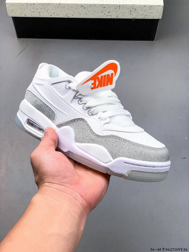 Air Jordan Aj4 Rm 重制版低帮复古篮球鞋 实拍首发 采用了低帮的设计 并保留了众多Aj4的经典元素 鞋身以皮革 麂皮材质拼接打造 Aj4经典的T