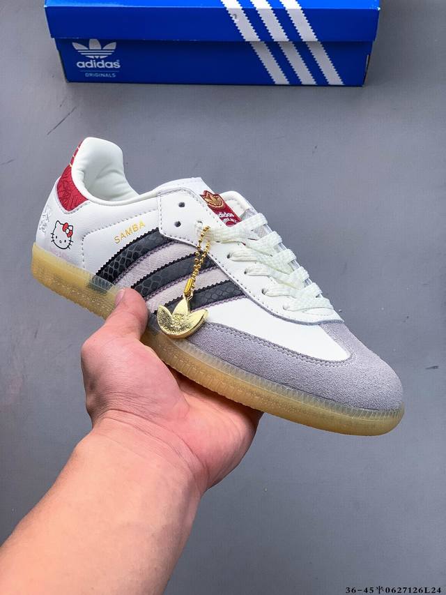 二层真标！Adidas Samba Og 经典鞋款 Adidas 近70年的经典Samba Og 修长的鞋楦,略微尖尖的鞋头,翻毛皮的鞋头拼接,这些我们都看得到