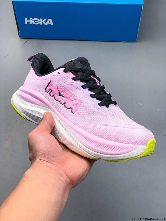 Hoka Skyflow 夏季新款专业竞速跑鞋耐磨稳定透气运动鞋 Skyflow 是一款全新的日常训练鞋，采用超临界发泡 Eva 中底，它拥有以脚跟为中心的主动