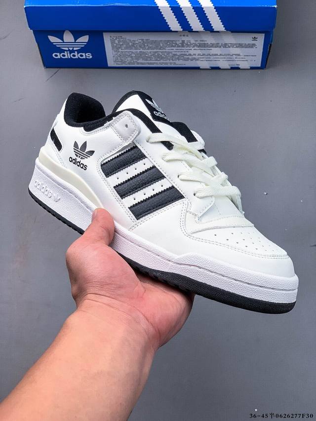 公司级头层！阿迪达斯 Adidas Originals Forum 84 Low Adv 低帮百搭潮流休闲运动板鞋。以复古篮球鞋的外形为基础，采用皮革拼接，简约