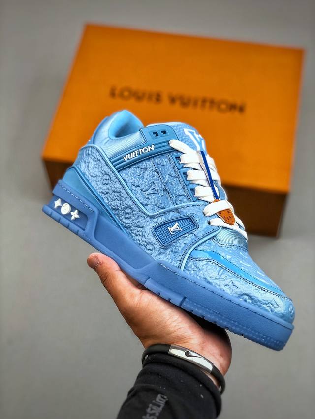 顶级代购版本 Lv Trainer系列高奢运动鞋 新款芯片顶级 潮人必备单品 同步Zp官网空胶工艺 鞋舌镶嵌Nfc芯片感应装置 正确胶片断点式设计 中底正确还原