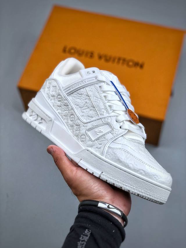 顶级代购版本 Lv Trainer系列高奢运动鞋 新款芯片顶级 潮人必备单品 同步Zp官网空胶工艺 鞋舌镶嵌Nfc芯片感应装置 正确胶片断点式设计 中底正确还原