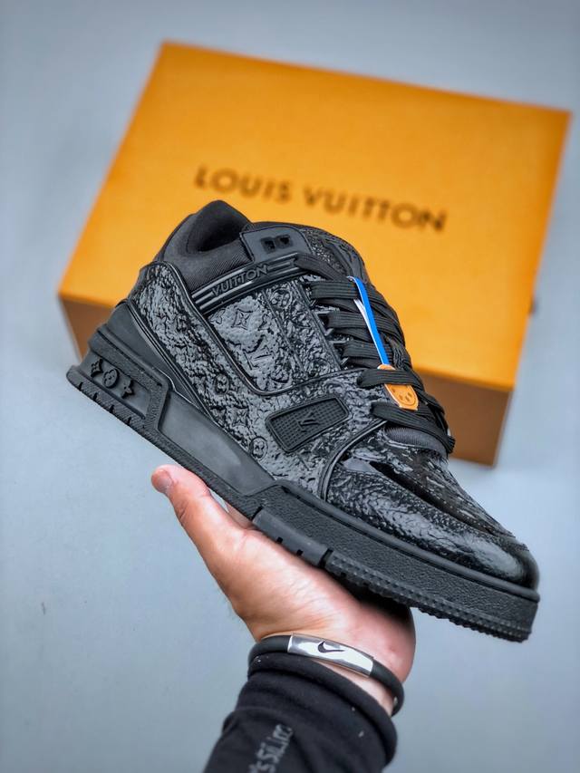 顶级代购版本 Lv Trainer系列高奢运动鞋 新款芯片顶级 潮人必备单品 同步Zp官网空胶工艺 鞋舌镶嵌Nfc芯片感应装置 正确胶片断点式设计 中底正确还原