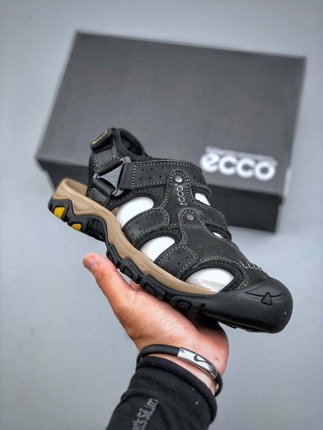 Ecco爱步户外休闲凉鞋 运动包头沙滩鞋凉鞋 舒适透气网布鞋 鞋面采用多种材质拼接 透气面料 柔软舒适 清晰质感 贴合脚部 舒心行走 便捷抽绳设计可自由调节松紧