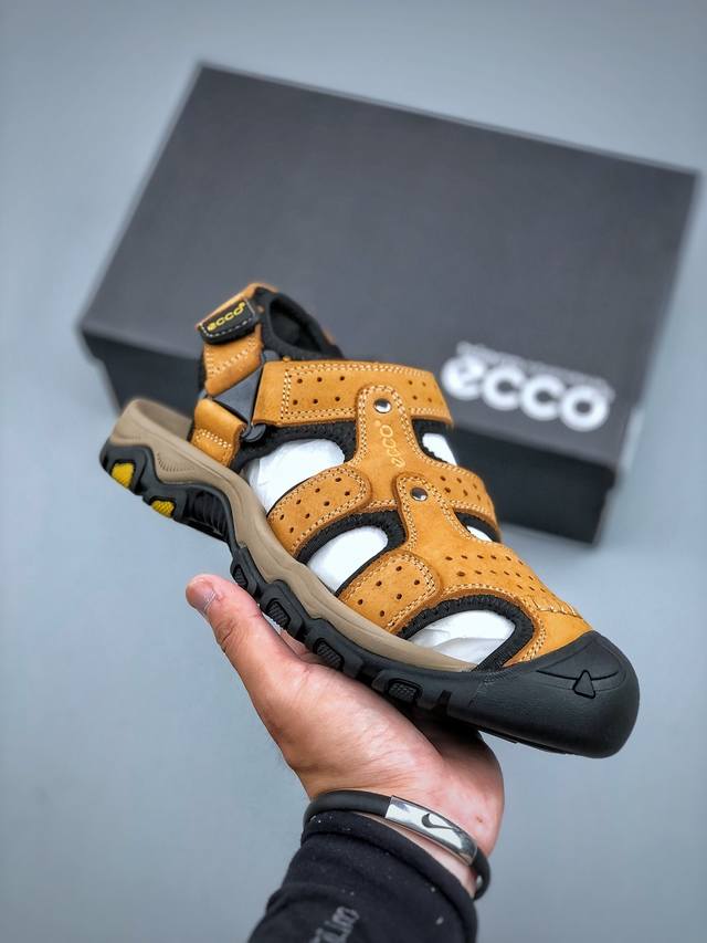 Ecco爱步户外休闲凉鞋 运动包头沙滩鞋凉鞋 舒适透气网布鞋 鞋面采用多种材质拼接 透气面料 柔软舒适 清晰质感 贴合脚部 舒心行走 便捷抽绳设计可自由调节松紧