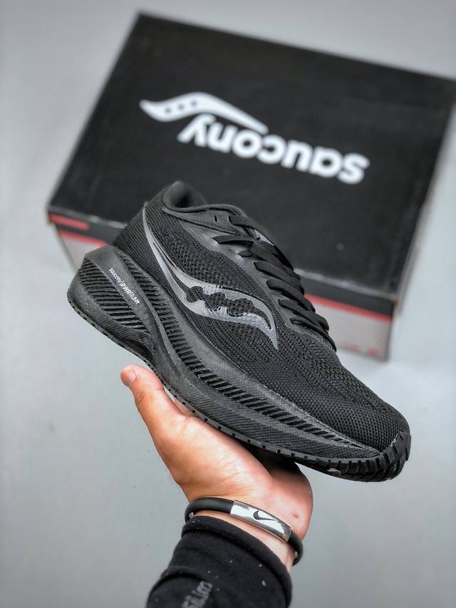 Saucony Triumph 22 索康尼胜利22代旗舰级缓震型跑鞋 性能相比前几代再升级：鞋面采用本地自减全新升级的工学网设计 贴合脚部更透气 中底部分使用