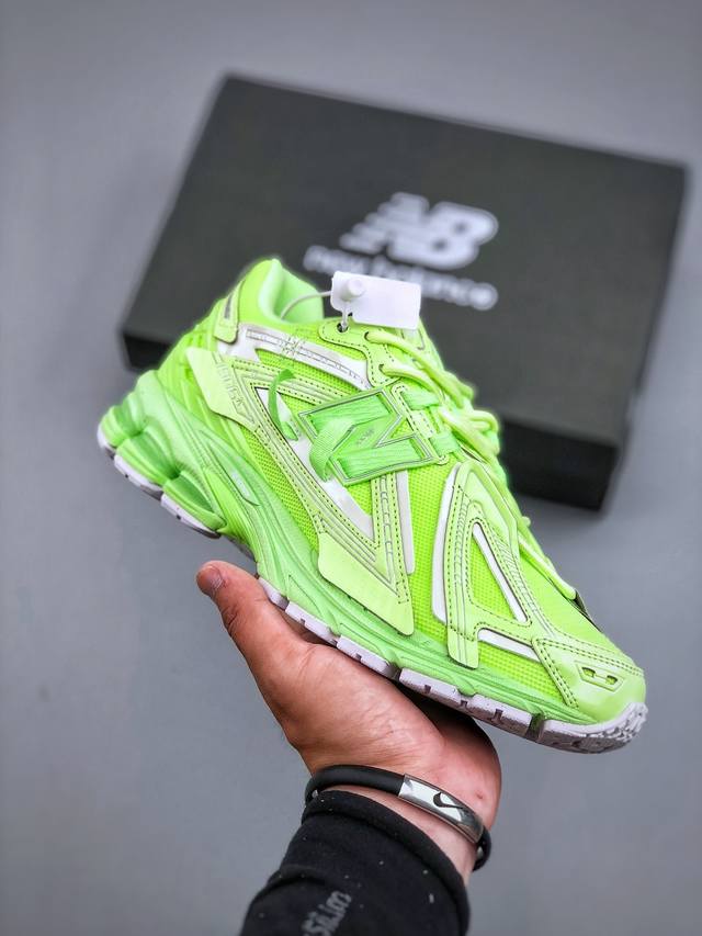 New Balance M1906系列复古单品宝藏老爹鞋款 复古元素叠加 质感超级棒 楦版型材料细节做工精细 作为Nb最经典的档案鞋型之一 与2002一样，19