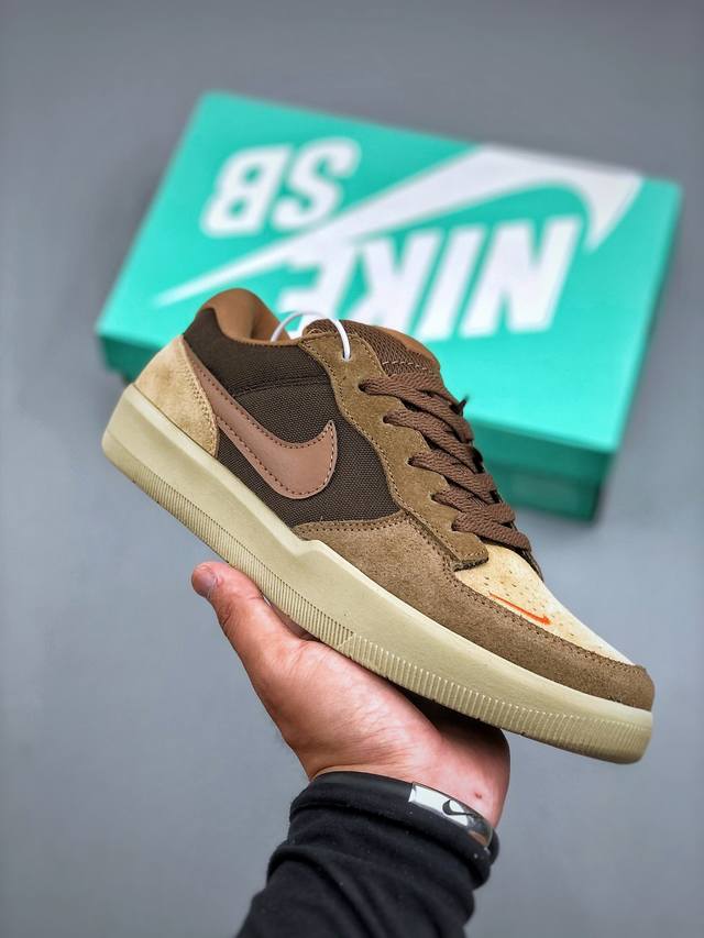 Nike Sb Force 58 耐克 低帮休闲板鞋是一款将前沿创新带入街头的单品 它具有硫化杯底 具有出色的耐用性和灵活性 使用帆布和绒面革 在饰面上放置通风