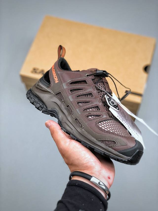 Salomon萨洛蒙Xa Pro 3D Amphib新款户外溯溪涉水鞋这款鞋具备水陆两栖功能 采用厚底设计 增强舒适度和抓地力 鞋面由织物网眼布和合成革拼接 具