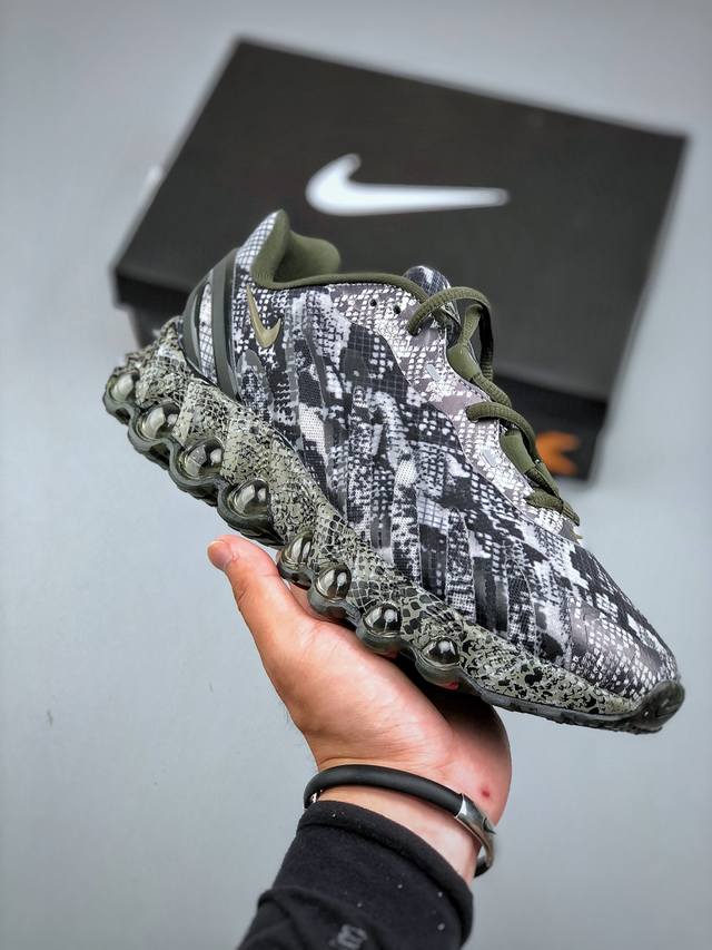 Nike Air Max Dn8 Prm 耐克 全新气垫跑鞋 #全新鞋款在同侧采用了八个圆柱仓式的设计不仅有防滑耐磨性功能还搭配了周围一圈柔软的泡棉材质提供全新