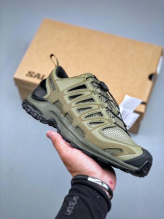 Salomon萨洛蒙Xa Pro 3D Amphib新款户外溯溪涉水鞋这款鞋具备水陆两栖功能 采用厚底设计 增强舒适度和抓地力 鞋面由织物网眼布和合成革拼接 具