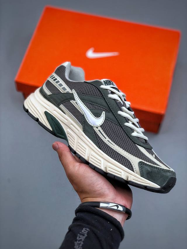 Nike Initiator Running创始者系列复古老爹鞋休闲运动舒适跑 采用透气网眼鞋面和支撑覆盖层，自然运动设计的Phlyon中底用于缓冲，Brs 1