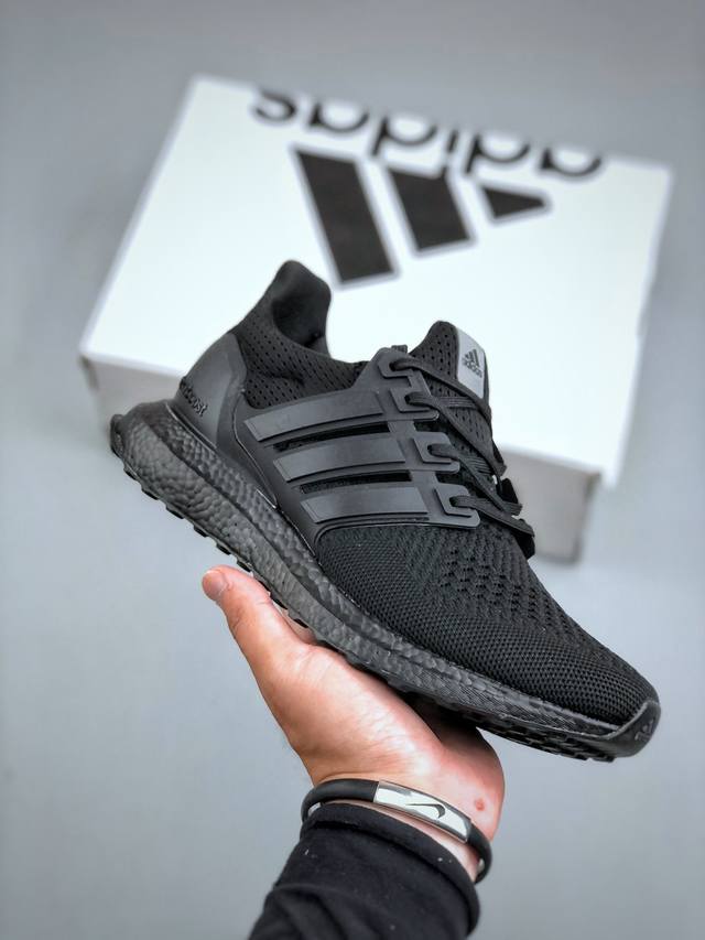 Adidas Ultraboost 1.0 厚底 抗扭转 舒适潮流减震 中帮 休闲训练长跑跑步鞋 Hq4199 尺码：36-45 半